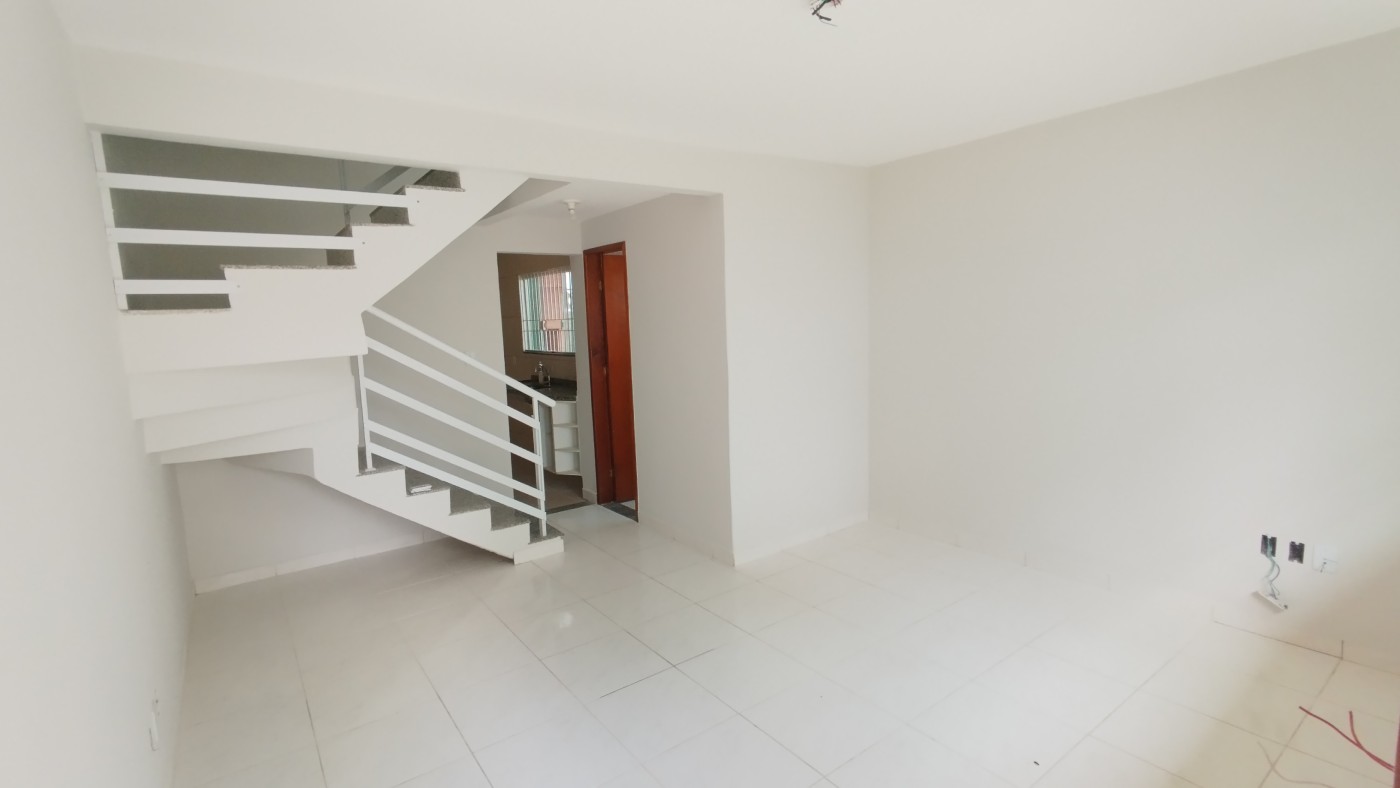 Casa à venda com 2 quartos, 90m² - Foto 3